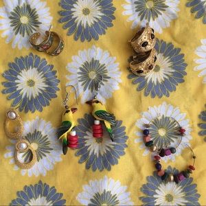 Jewelry - (2/$10) Variety of vintage earrings (one piece) Jewelry - (2/$10) Variety of vintage earrings (one piece)